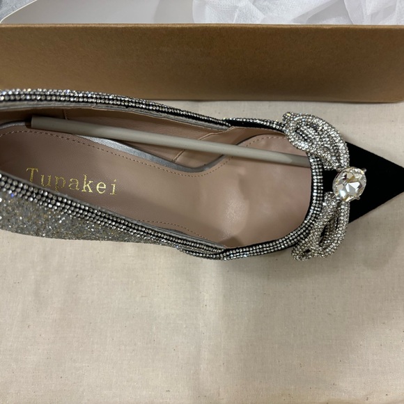 Sparkly and flashy pumps - Picture 3 of 3